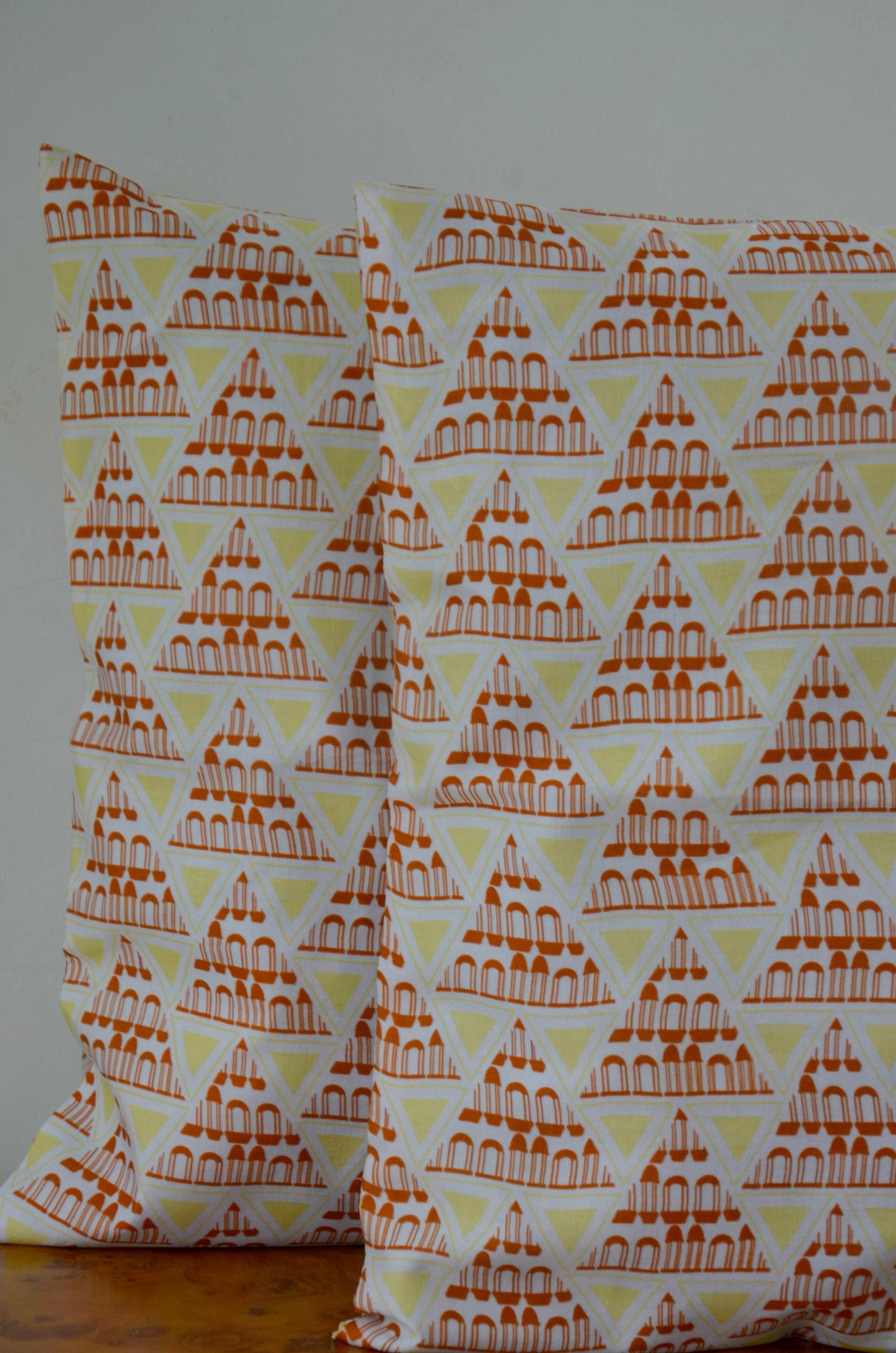 AmberGlow Cushion Set