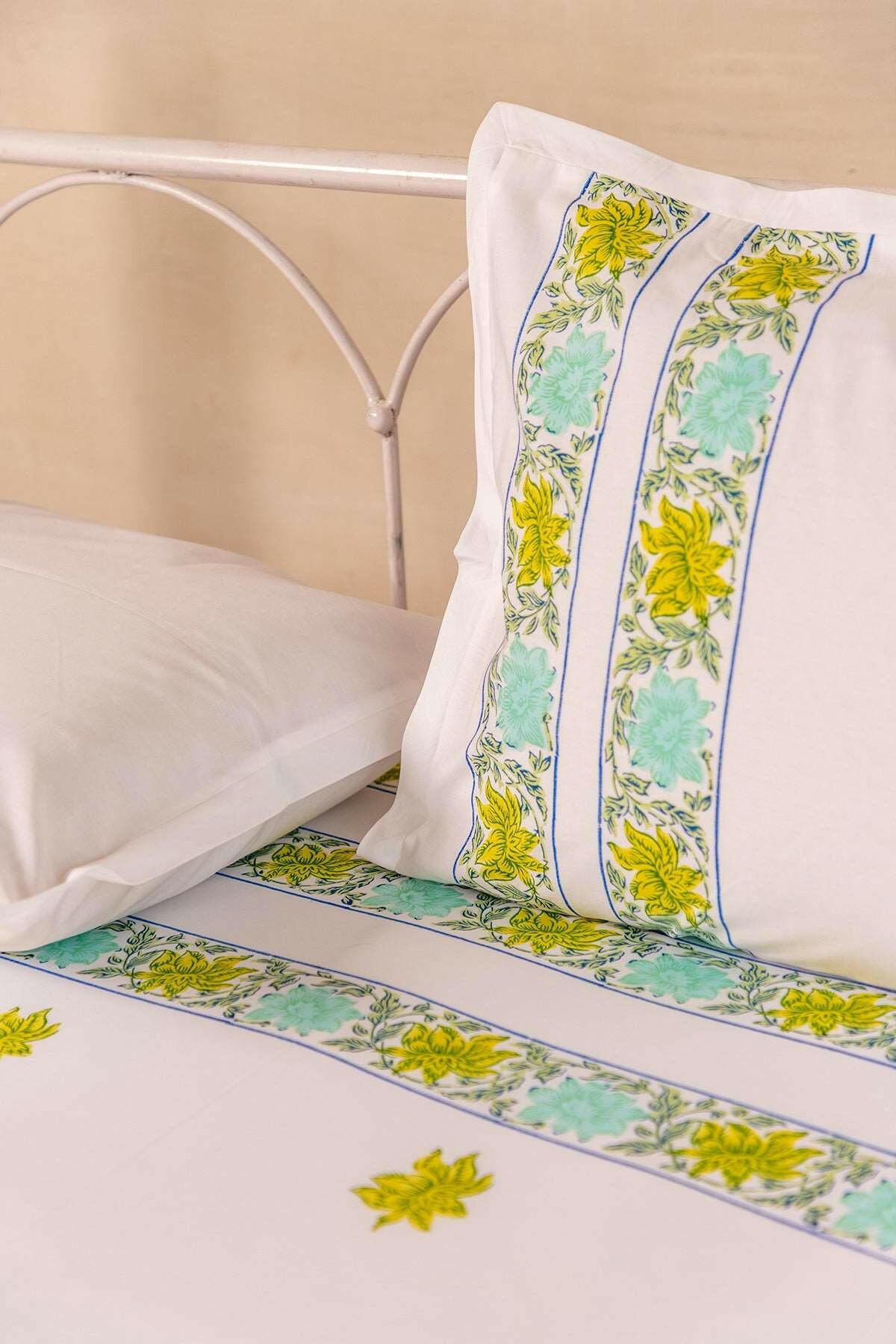 Cool Breeze Hibiscus Bedsheet