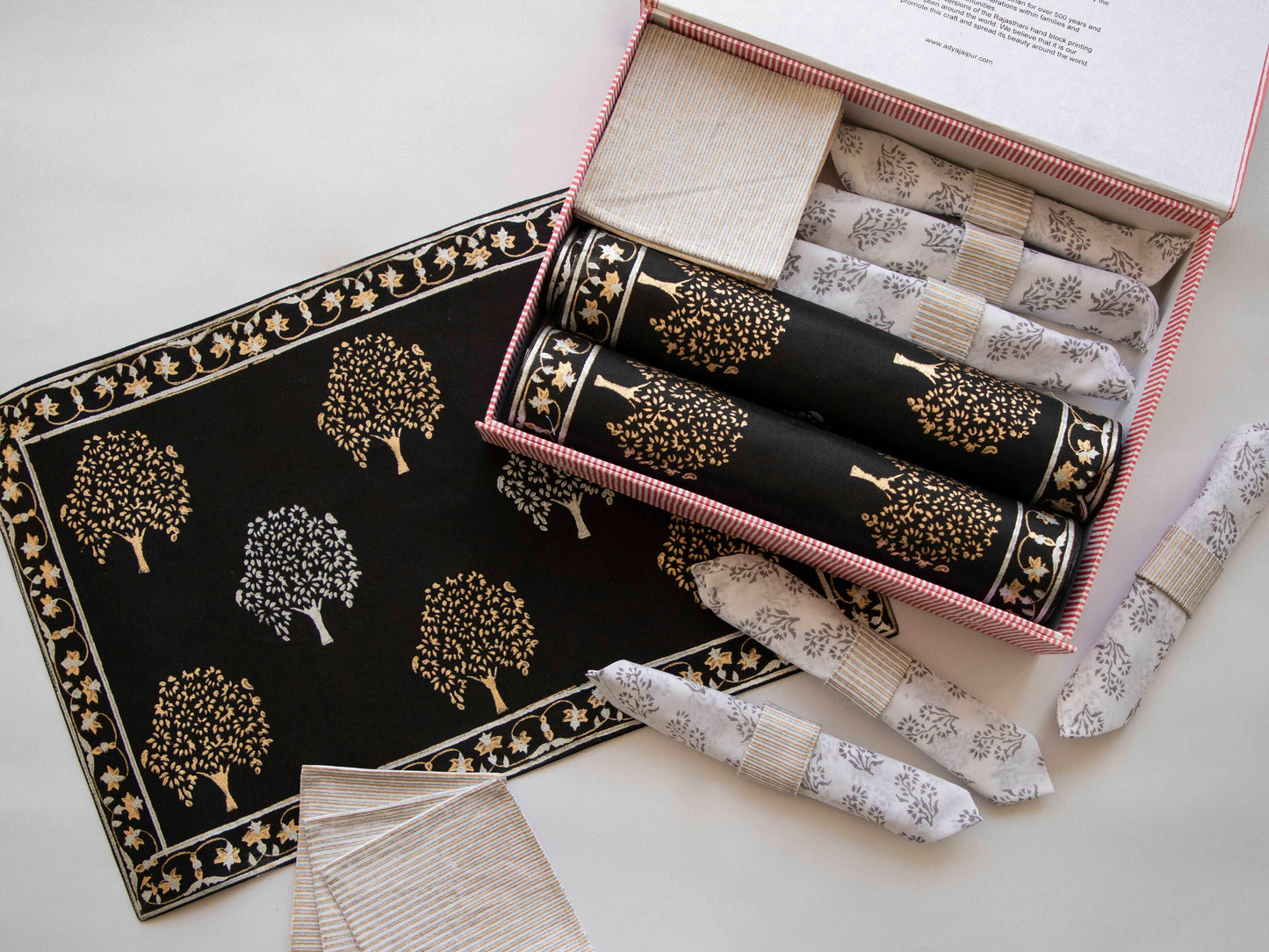 Black Knight Glitter Table Set