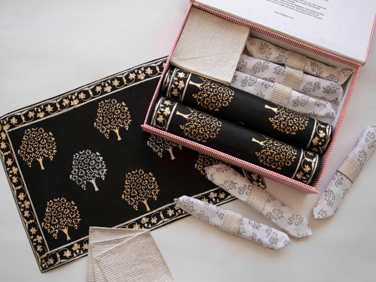 Black Knight Glitter Table Set