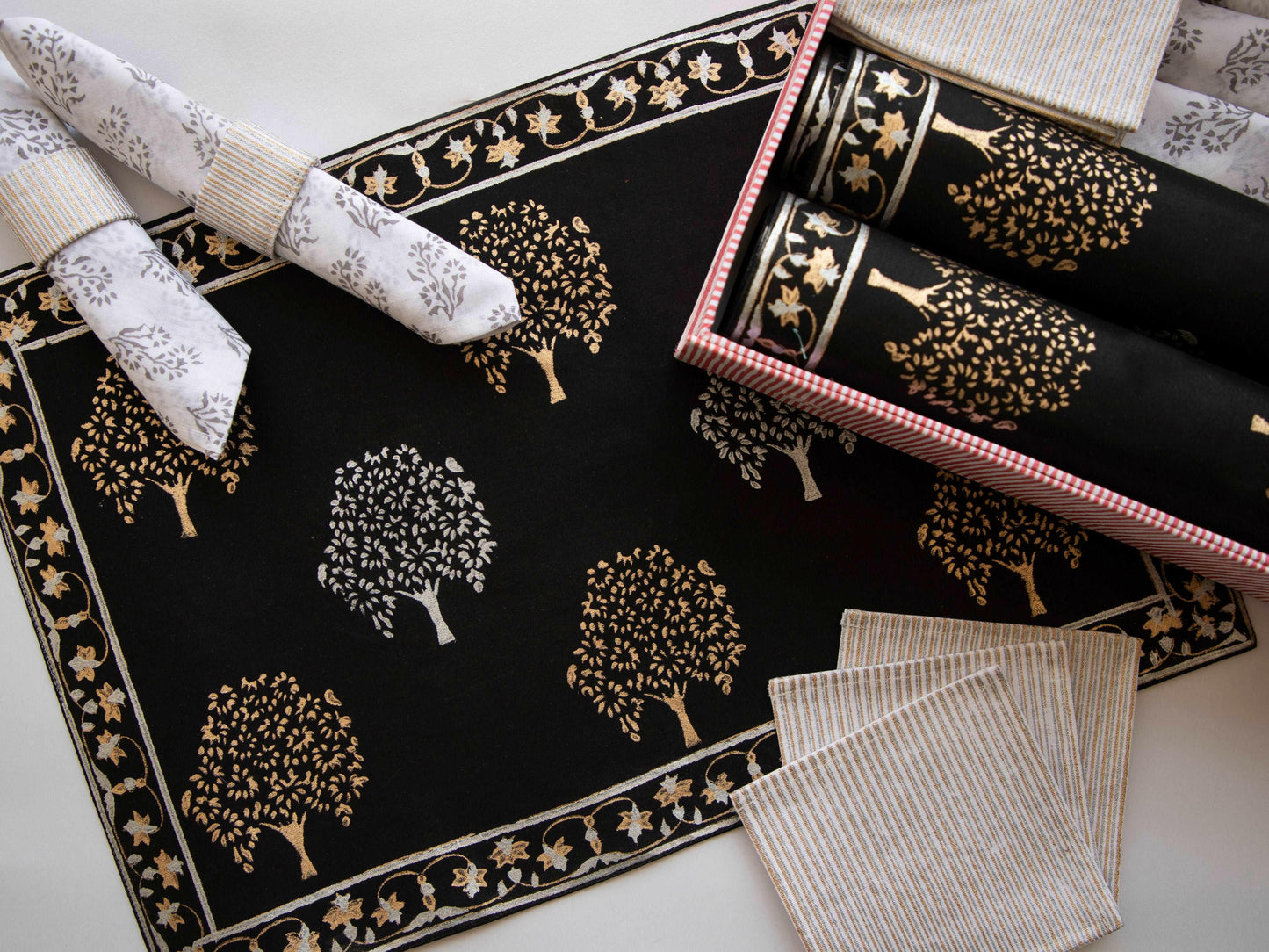 Black Knight Glitter Table Set