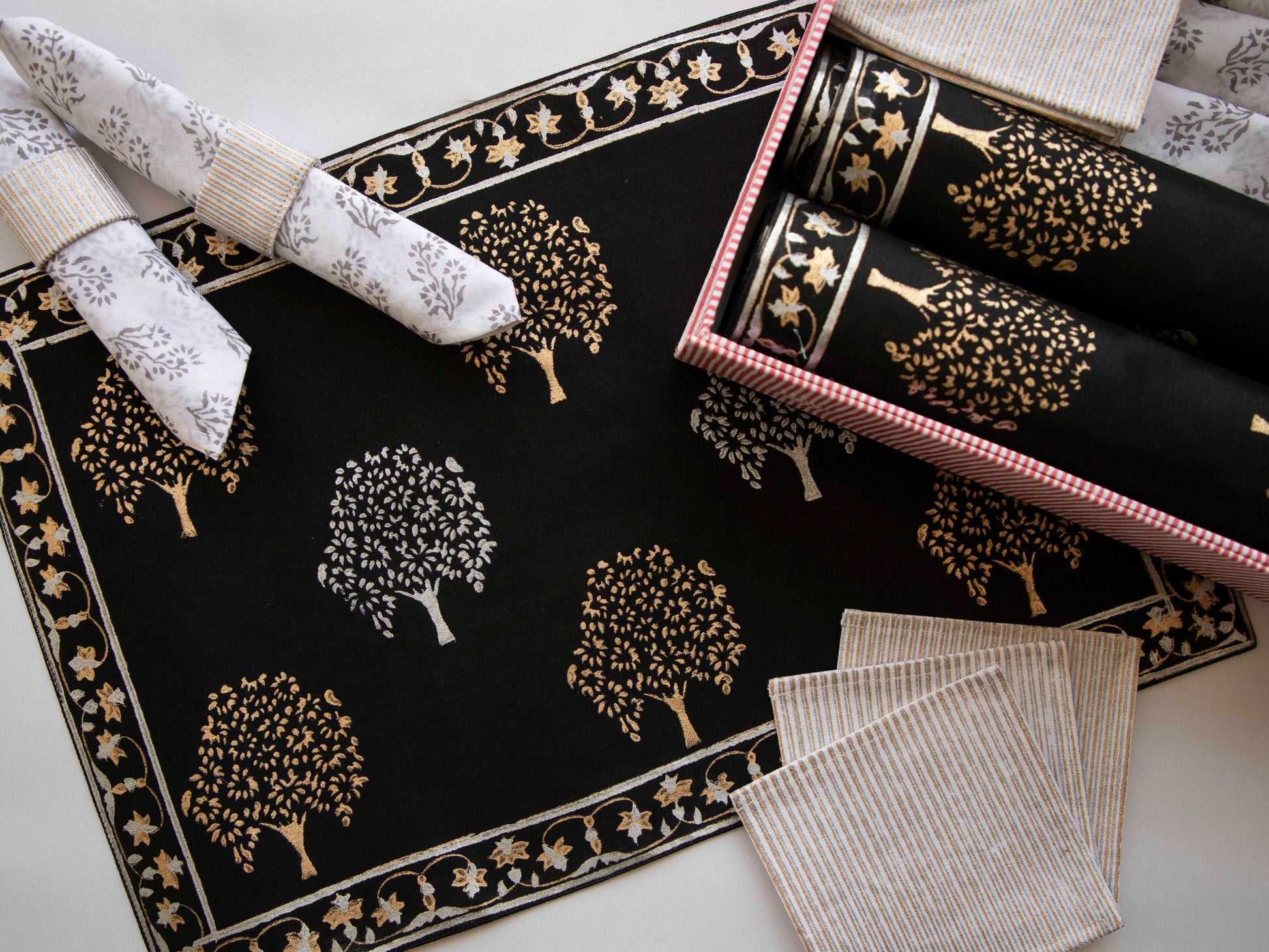 Black Knight Glitter Table Set