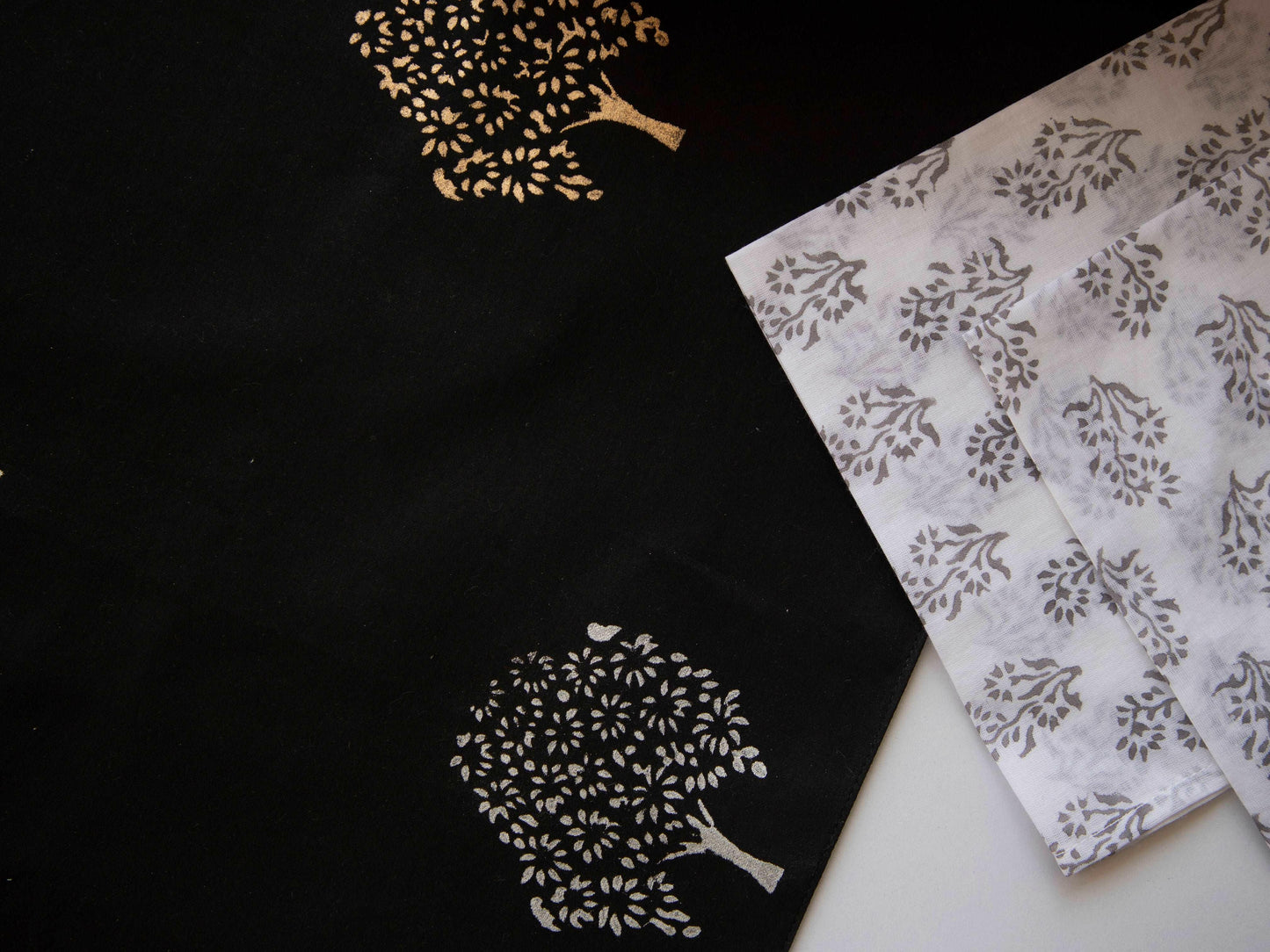 Black Knight Glitter Table Set