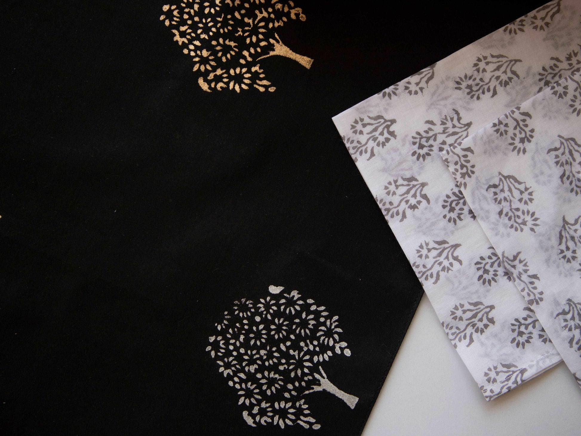 Black Knight Glitter Table Set