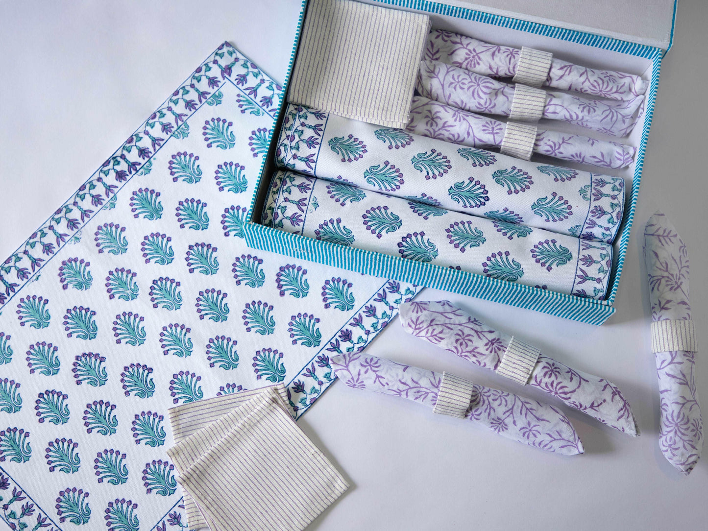 Buds & Blooms Table Set