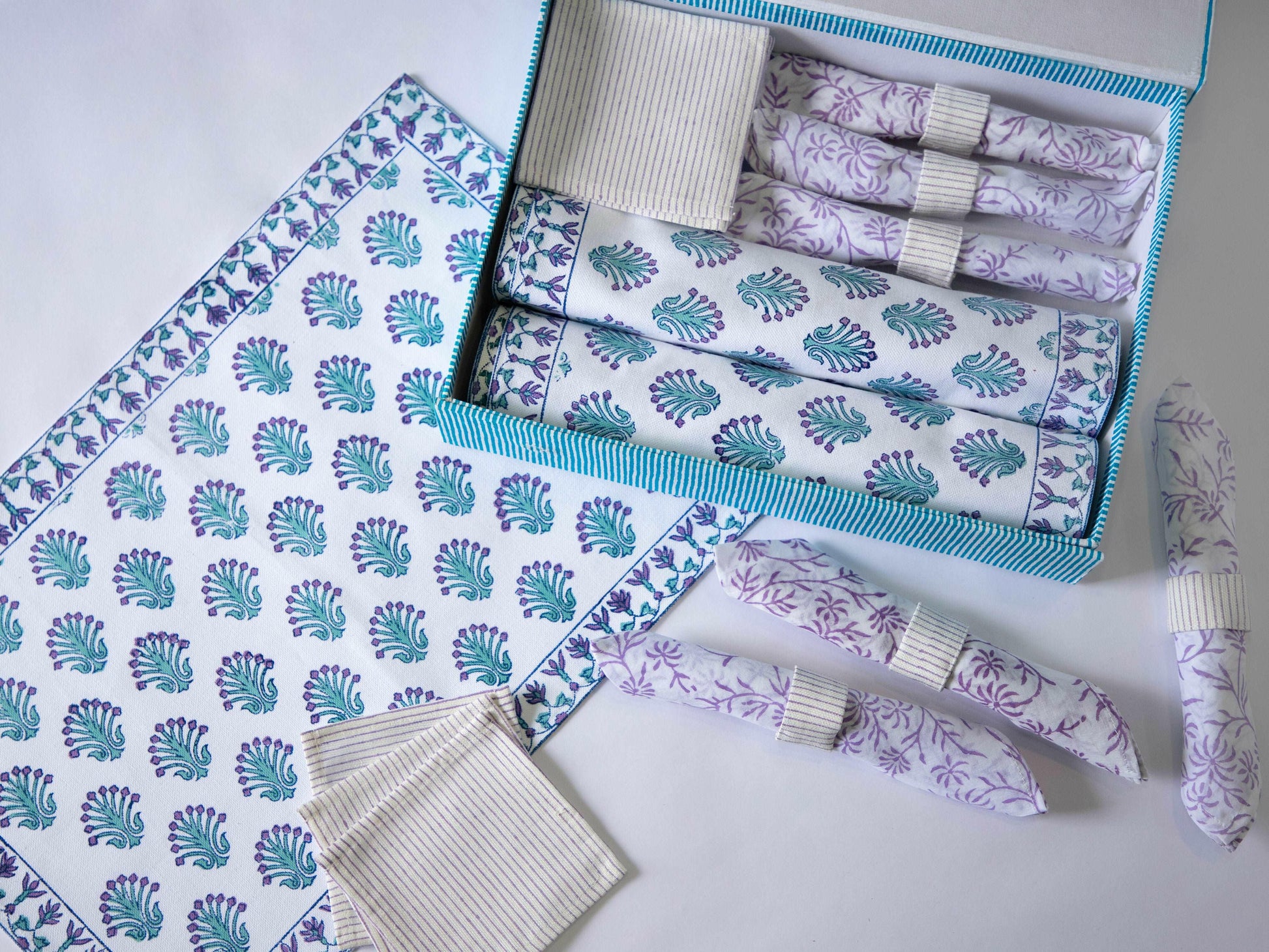 Buds & Blooms Table Set
