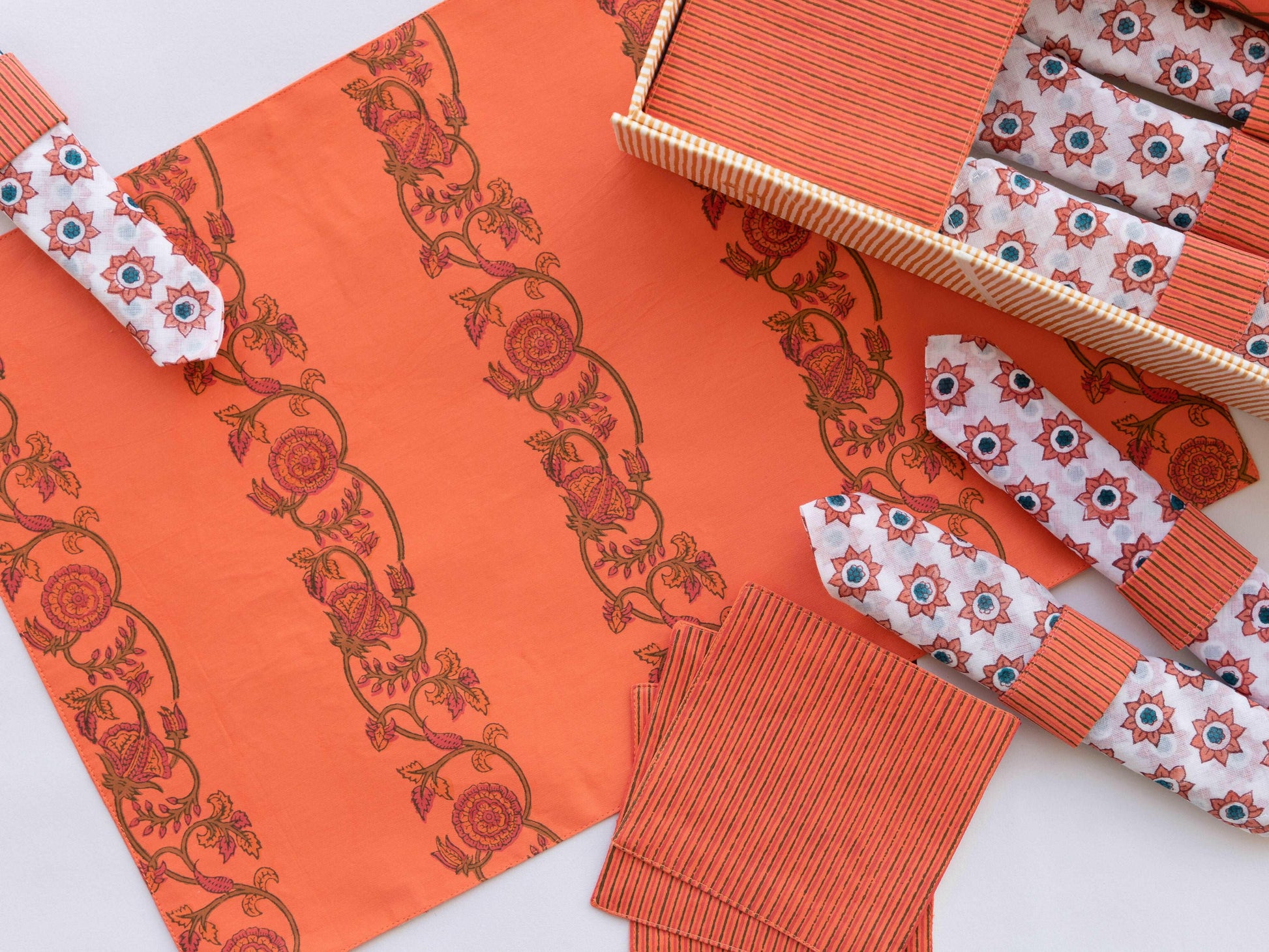 Autumn Maple Table Set