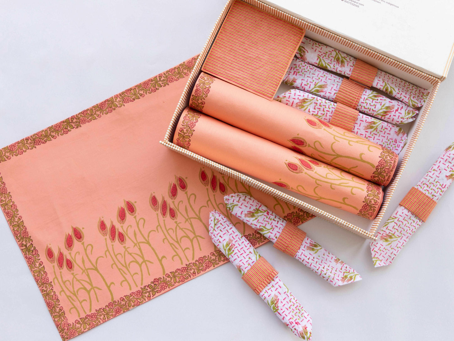 Blooming Paradise Table Set