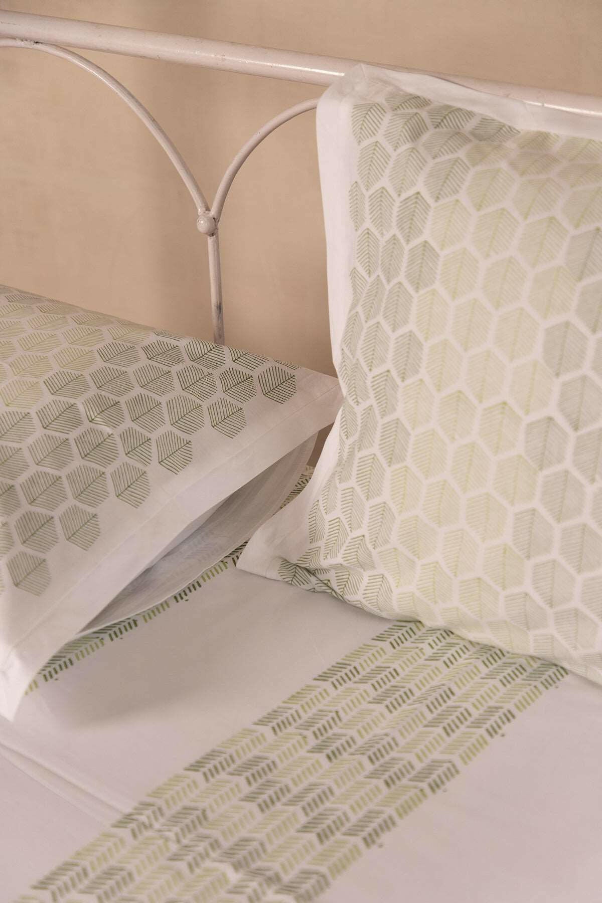Green Ash Monochrome Bedsheet