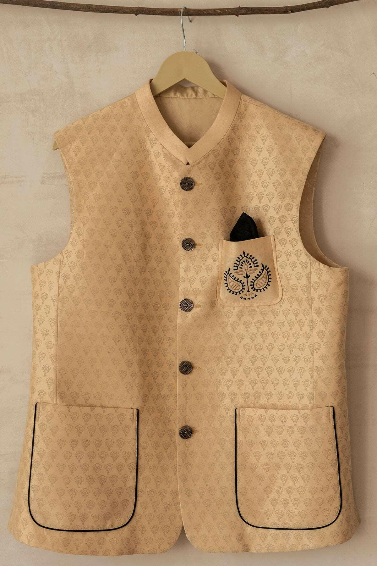 Cream & Black Men's Bundi
