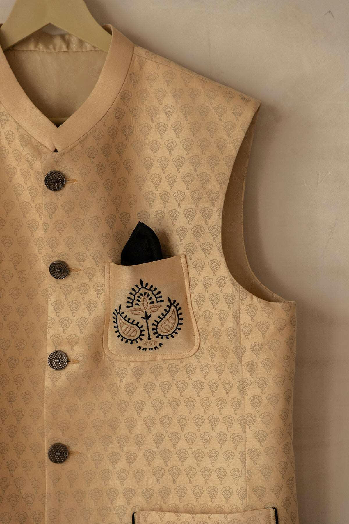 Cream & Black Men's Bundi