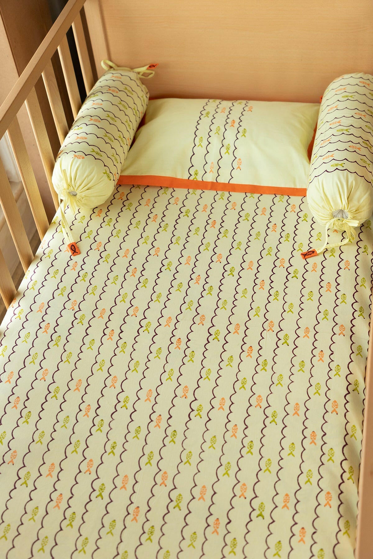 Yellow best sale cot sheet