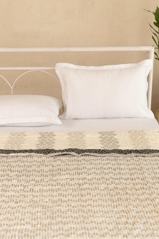 Black Monochromatic Vibe Cotton Quilt