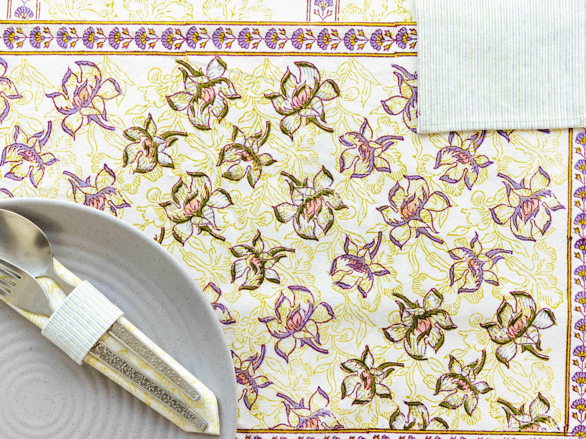 Floral Lily Table Set