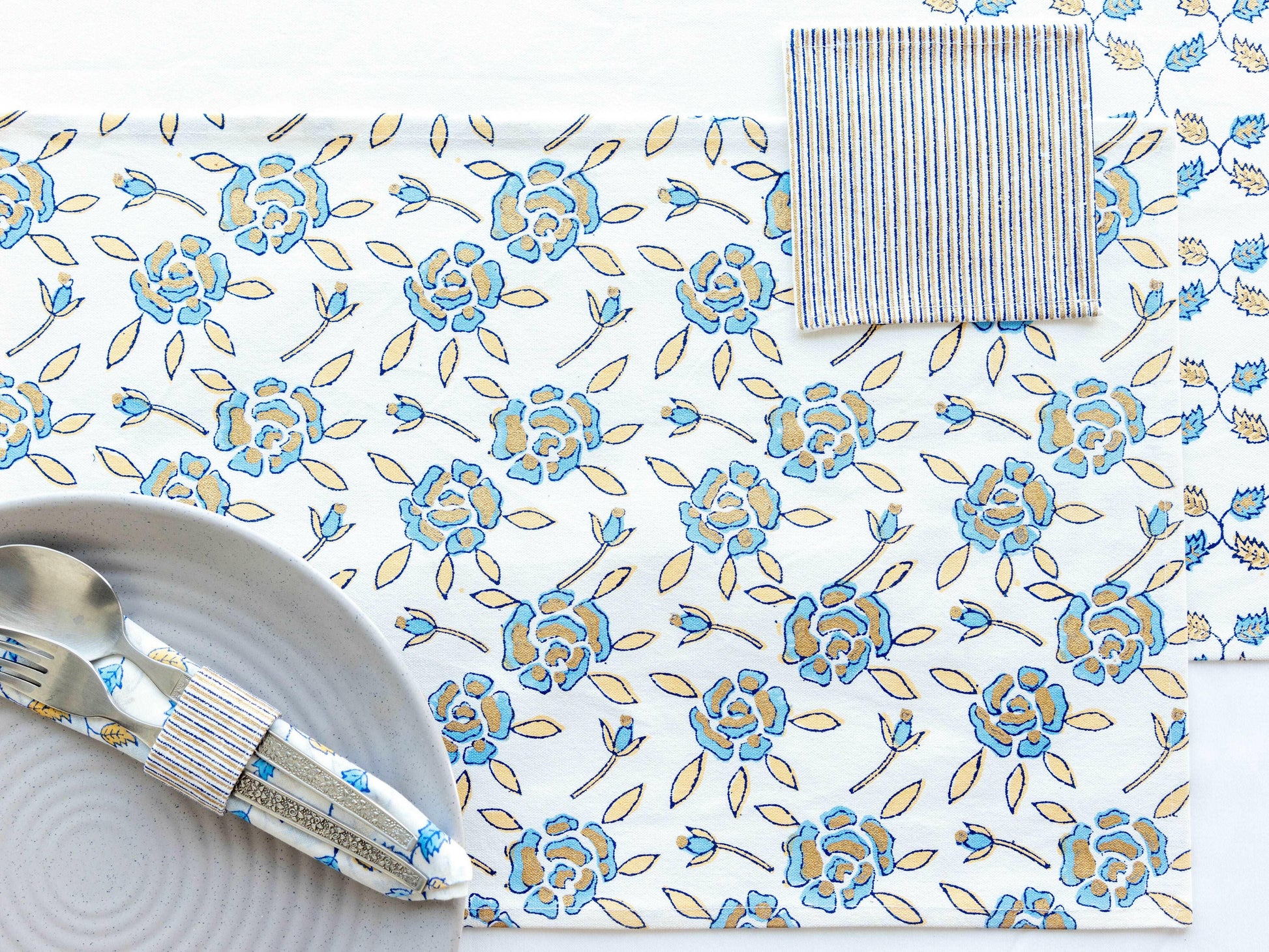 Blue Roses Table Set