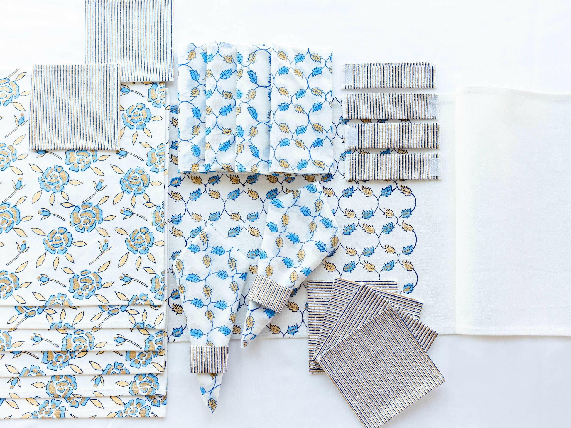 Blue Roses Table Set