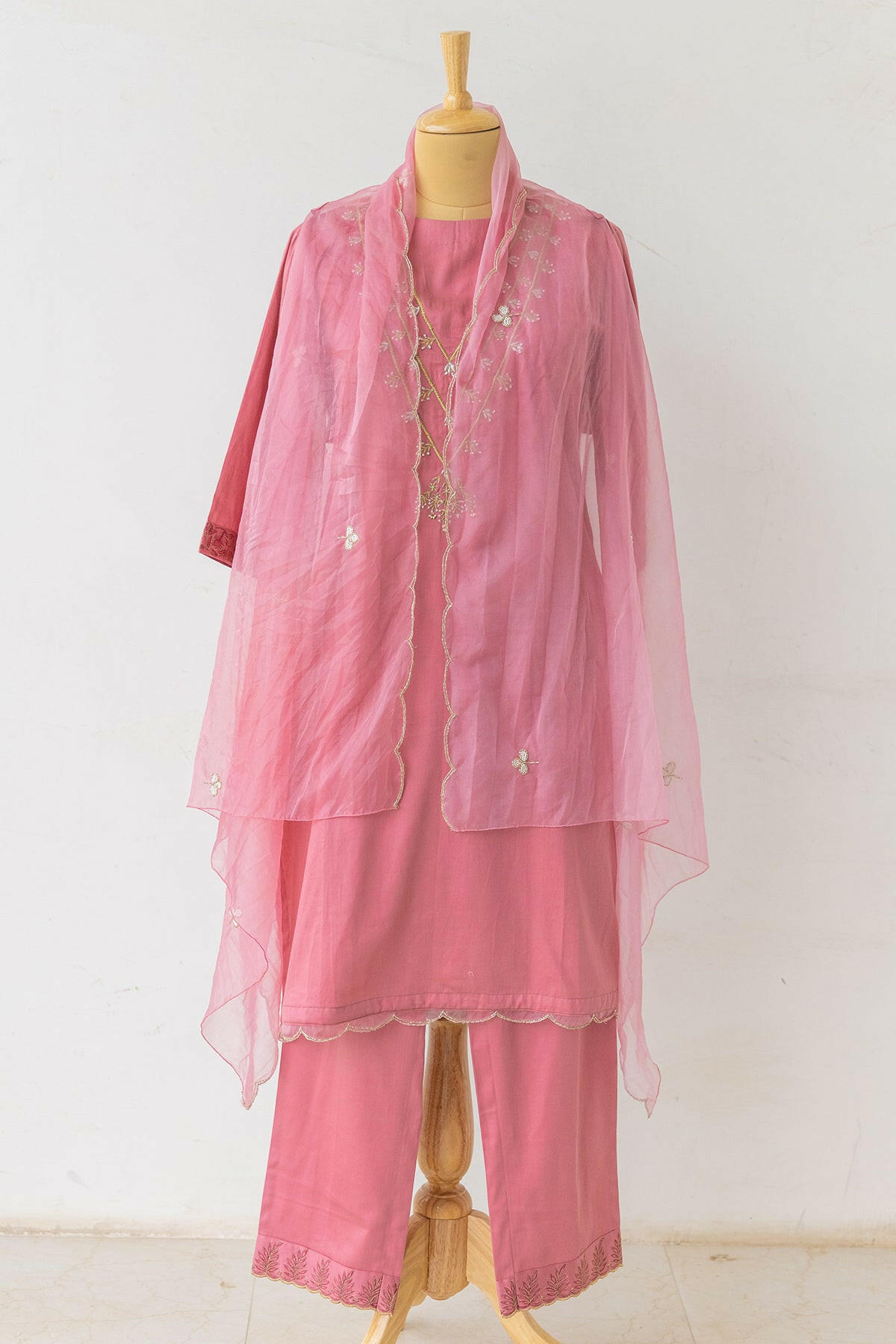 Onion Pink Necklace Kurta Set