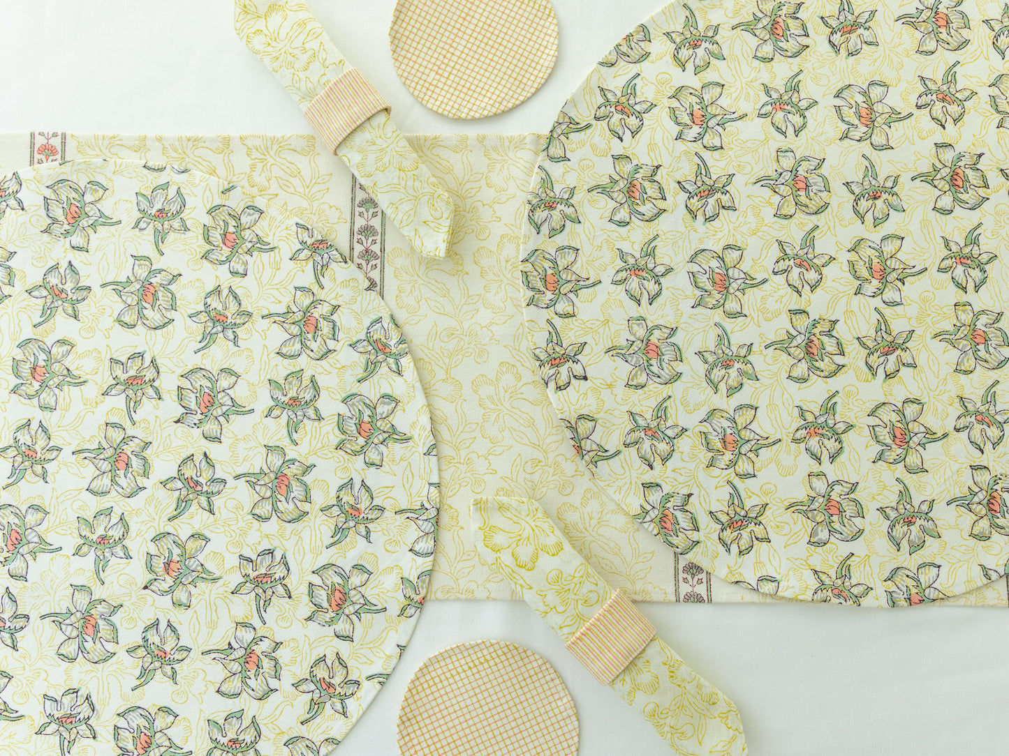 The Round Lily Wing Table Set