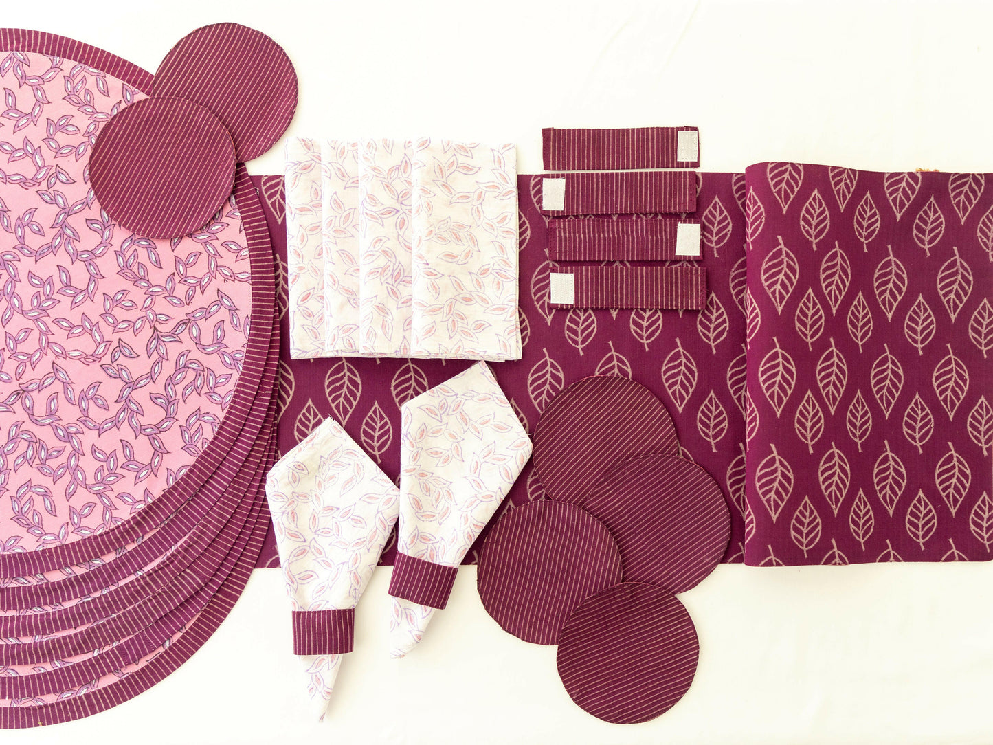 Round Viva Magenta Table Set