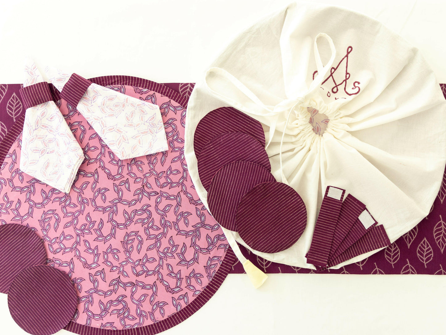 Round Viva Magenta Table Set