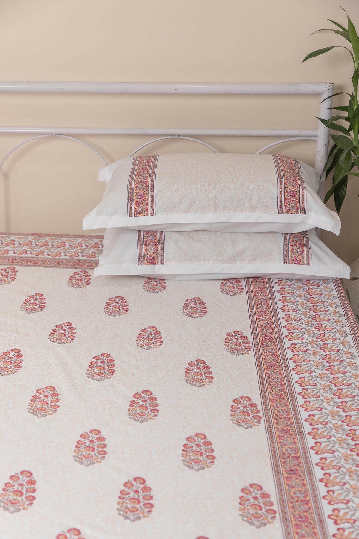 Pink Floral Petunia Bedsheet
