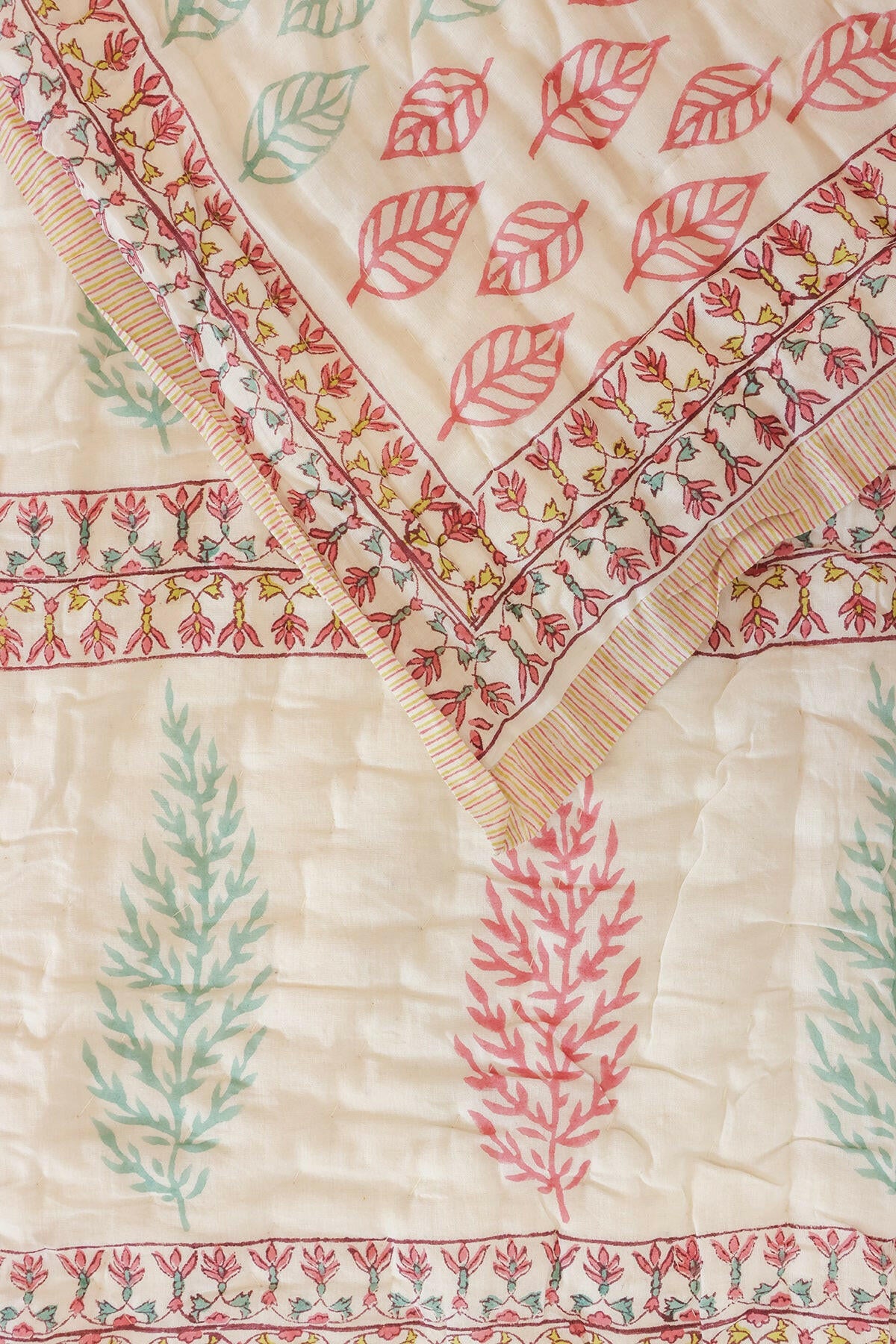 The Scarlet Leaf Cotton Quilt