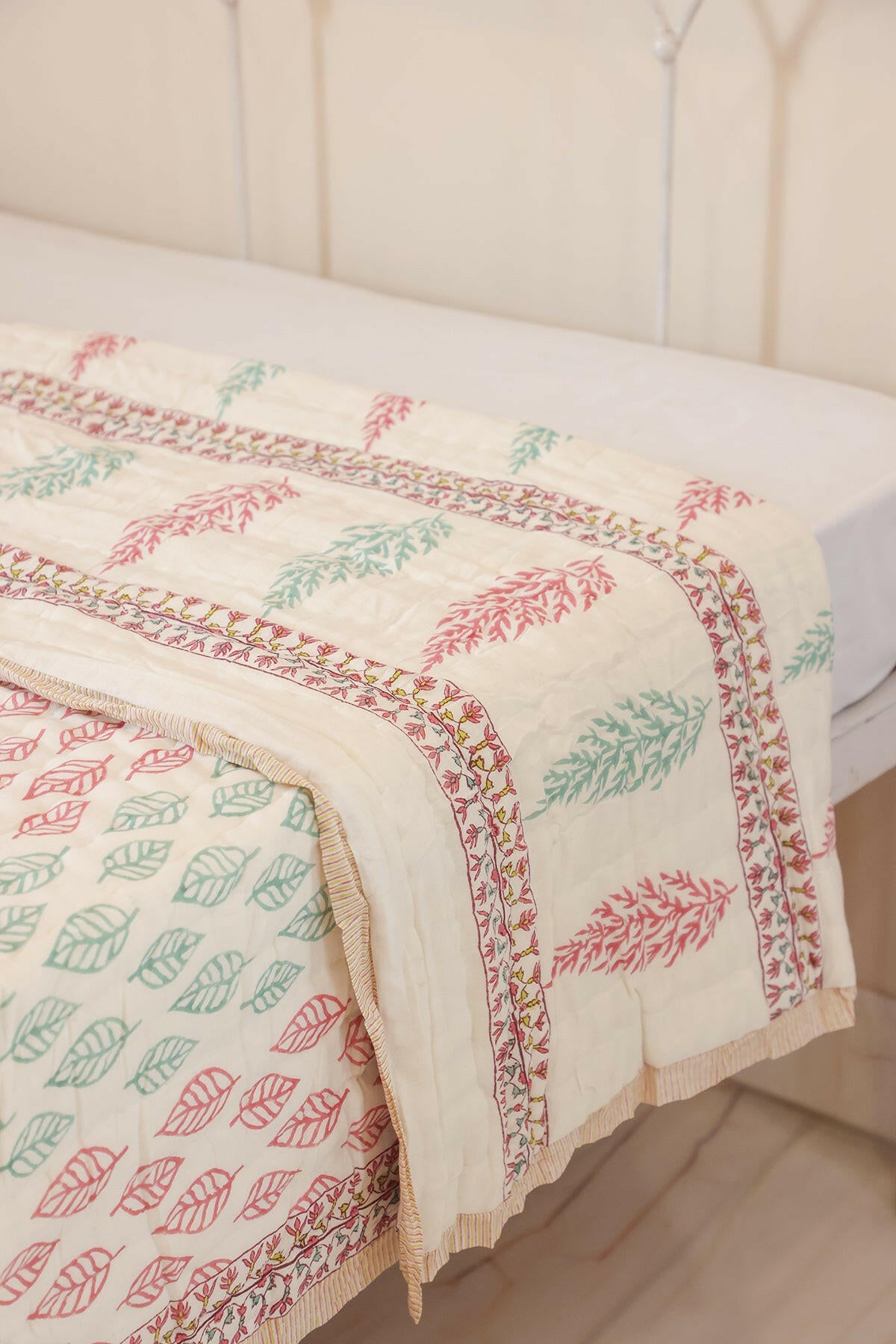 The Scarlet Leaf Cotton Quilt