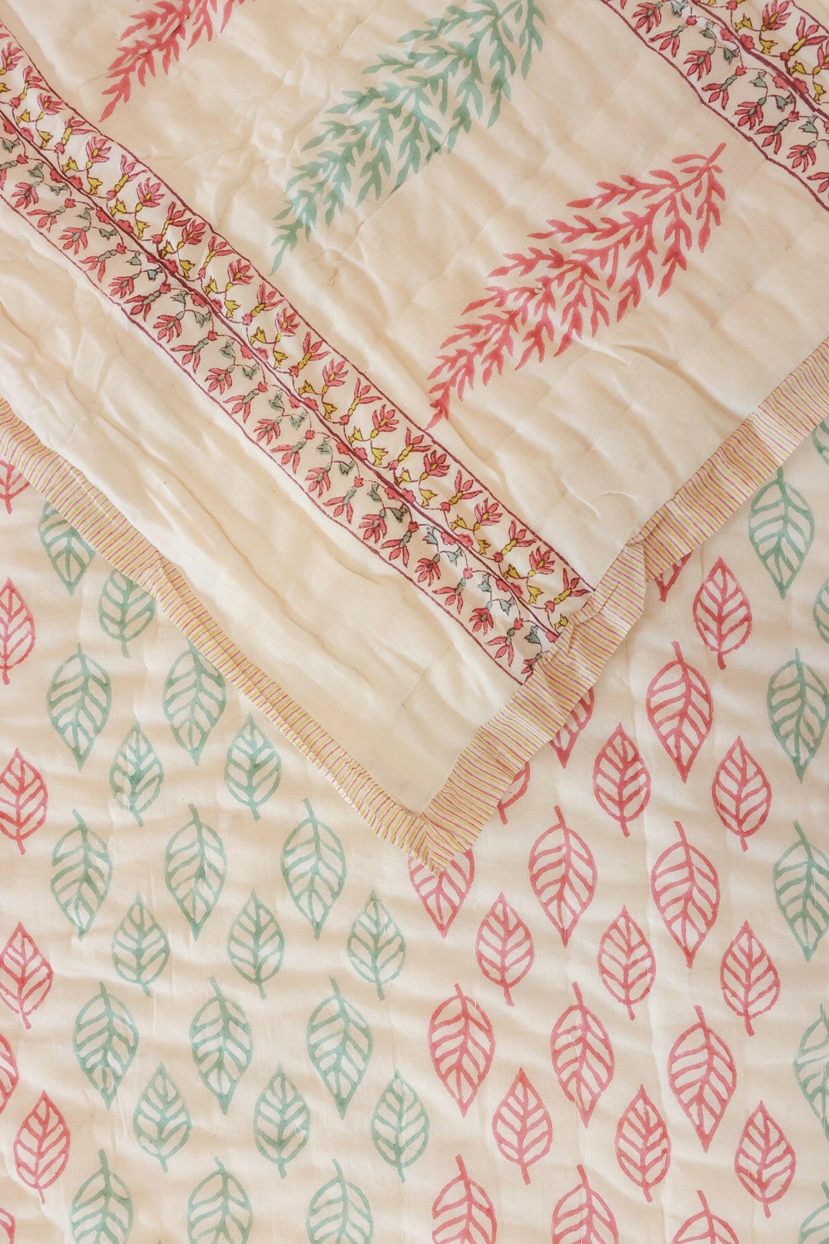 The Scarlet Leaf Cotton Quilt