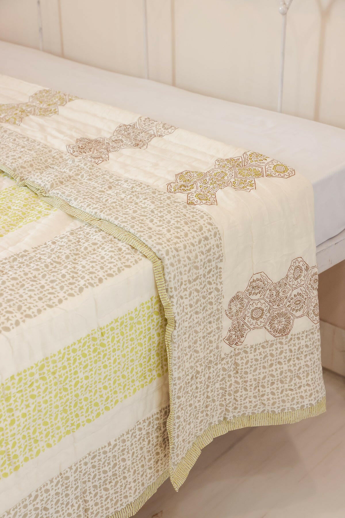 Paradise Green Hexagon Cotton Quilt