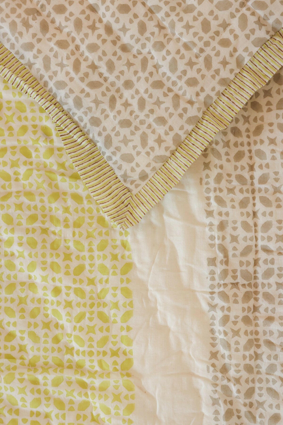 Paradise Green Hexagon Cotton Quilt