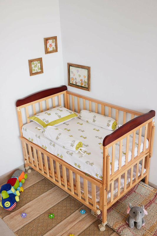 Giraffe Grove Cot Set
