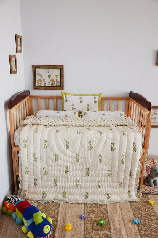 World of Giraffe Baby Quilt
