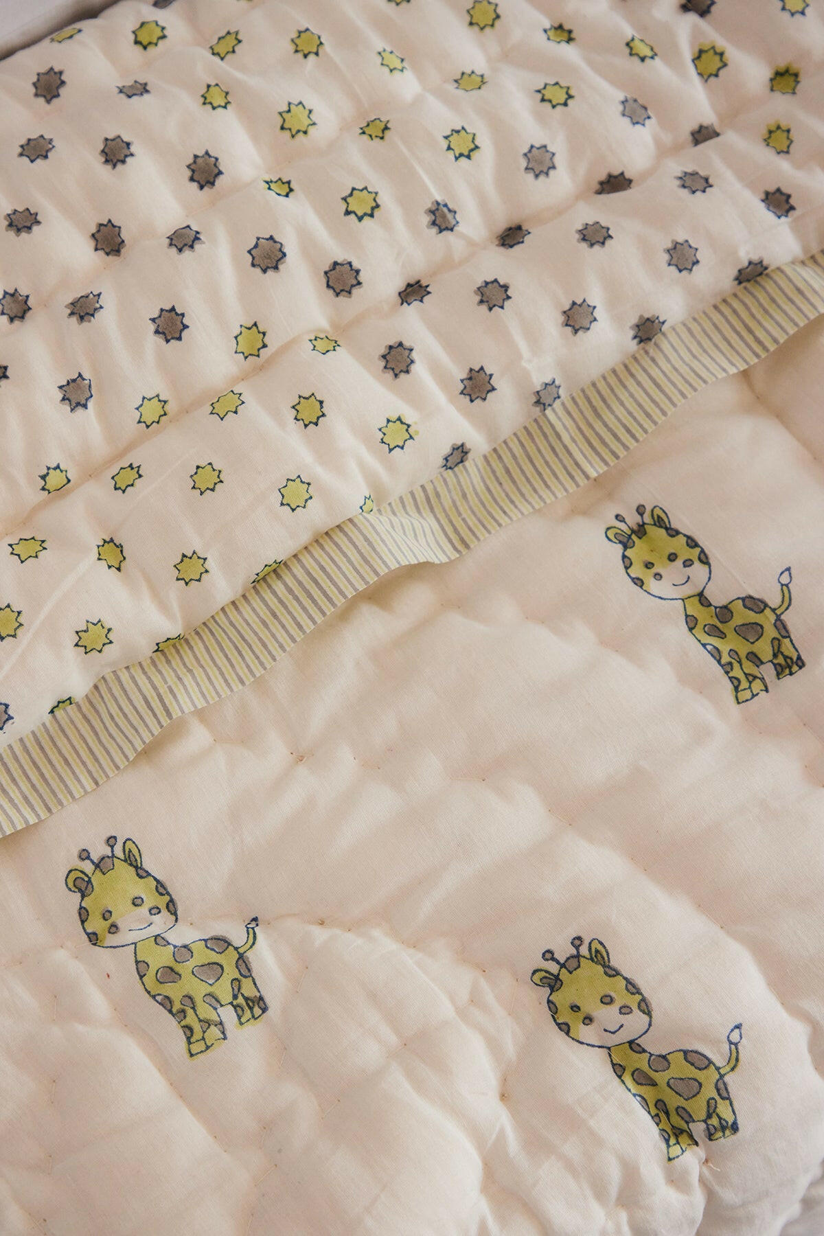 Giraffe Grove Cot Set