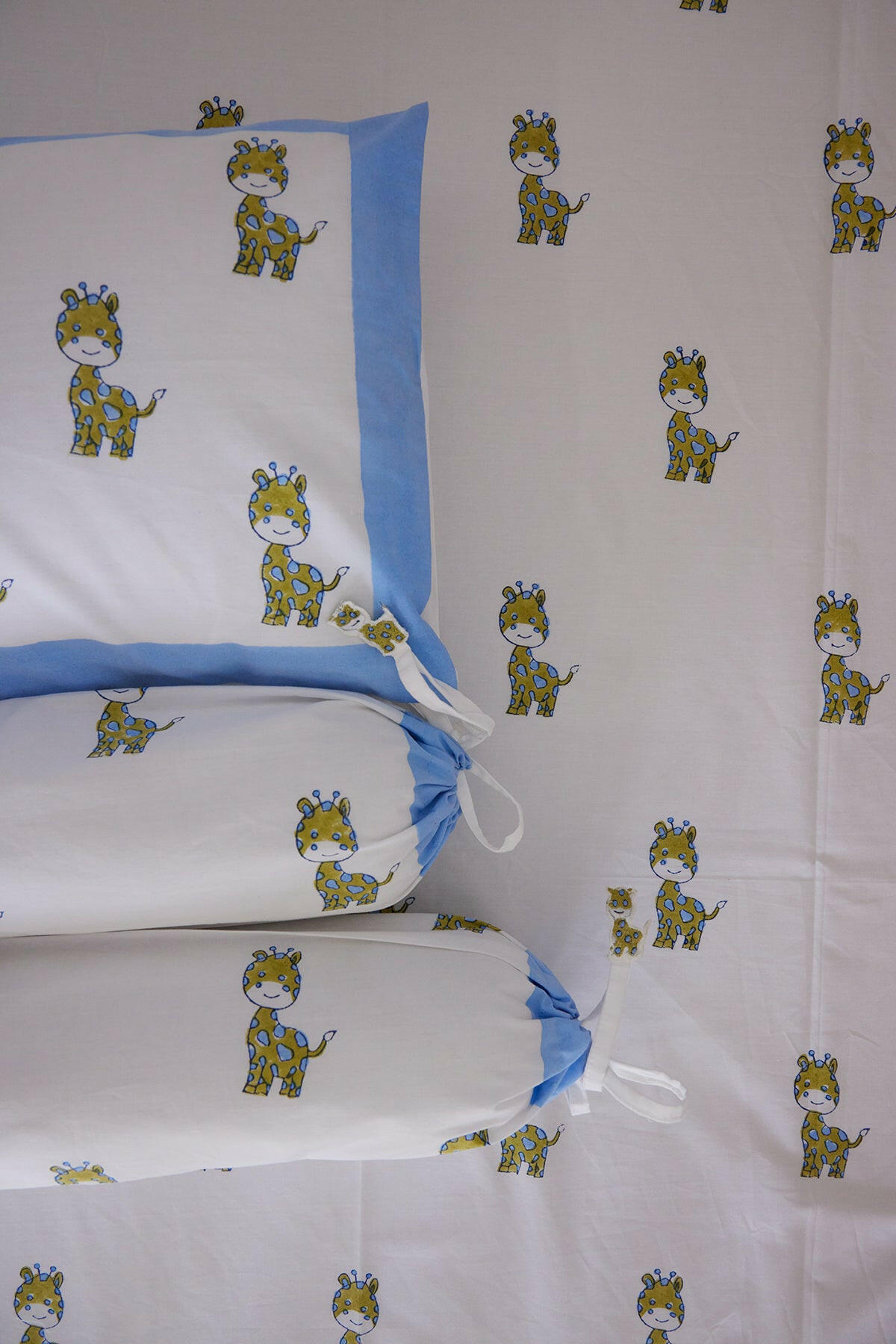 World of Giraffe Cot Set
