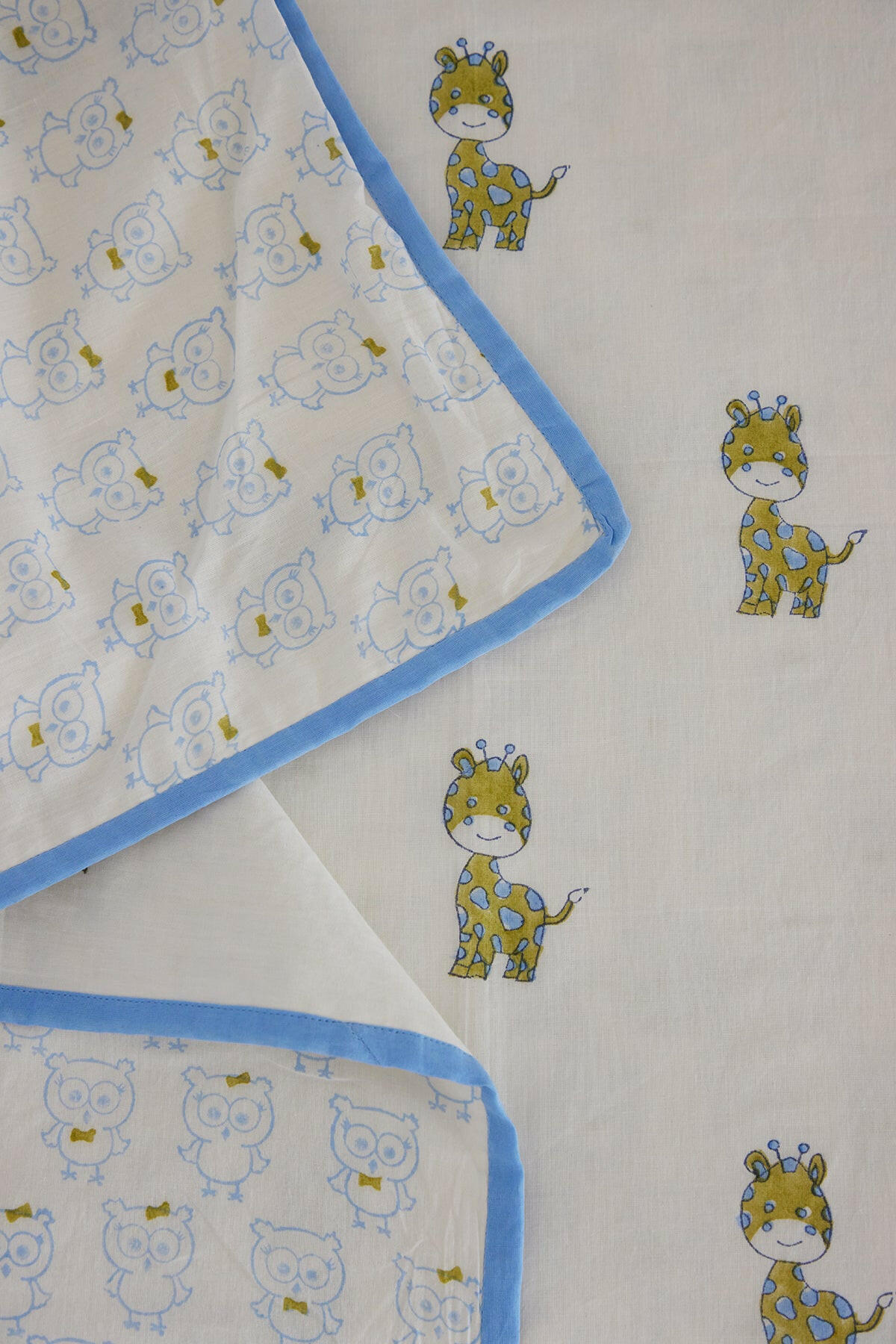 World of Giraffe Cot Set
