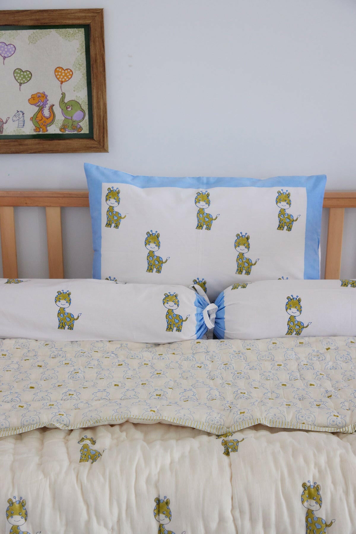 World of Giraffe Cot Set
