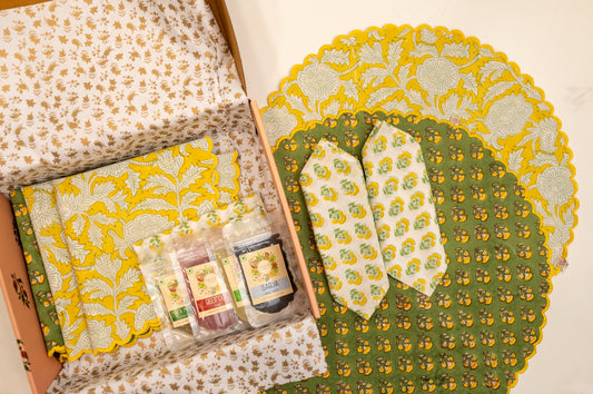 Green Scalloped Reversible Festive Table Mat Set
