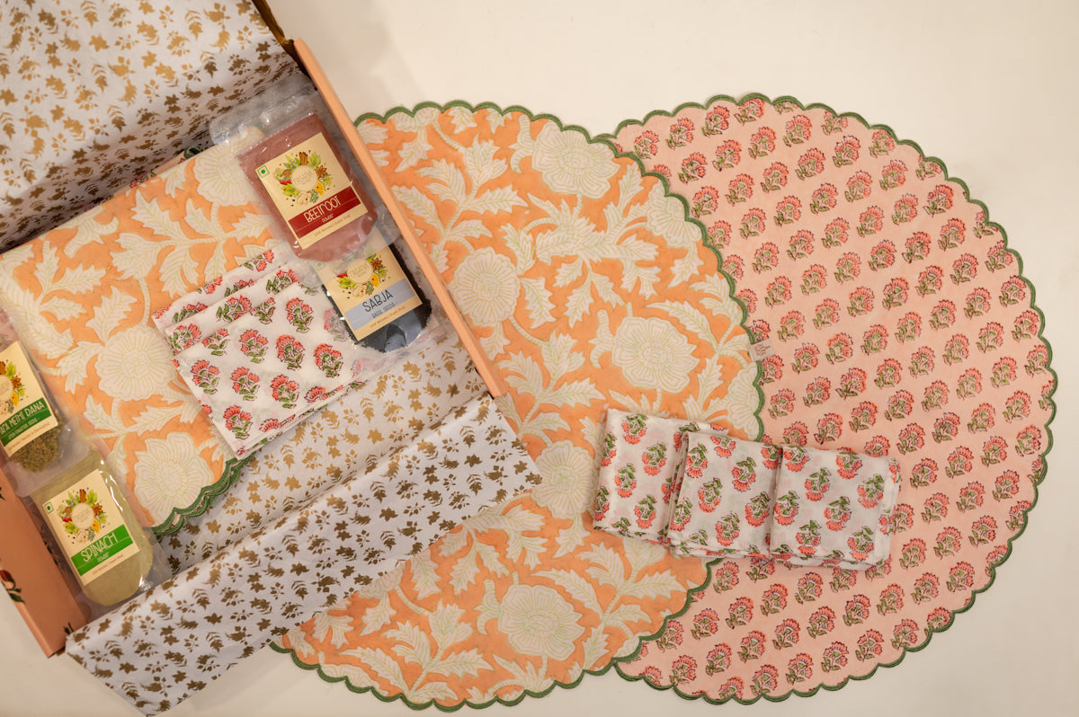 Peach Scalloped Reversible Festive Table Mat Set