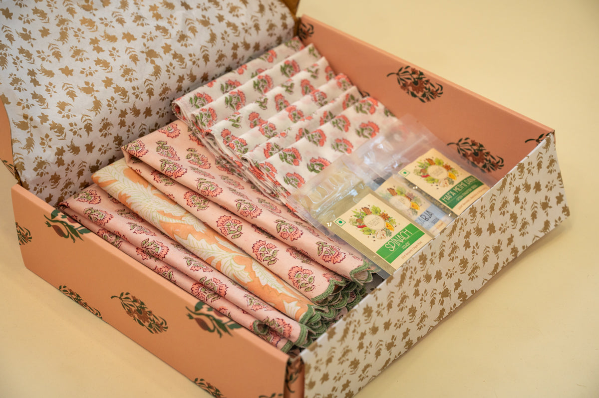 Peach Scalloped Reversible Festive Table Mat Set
