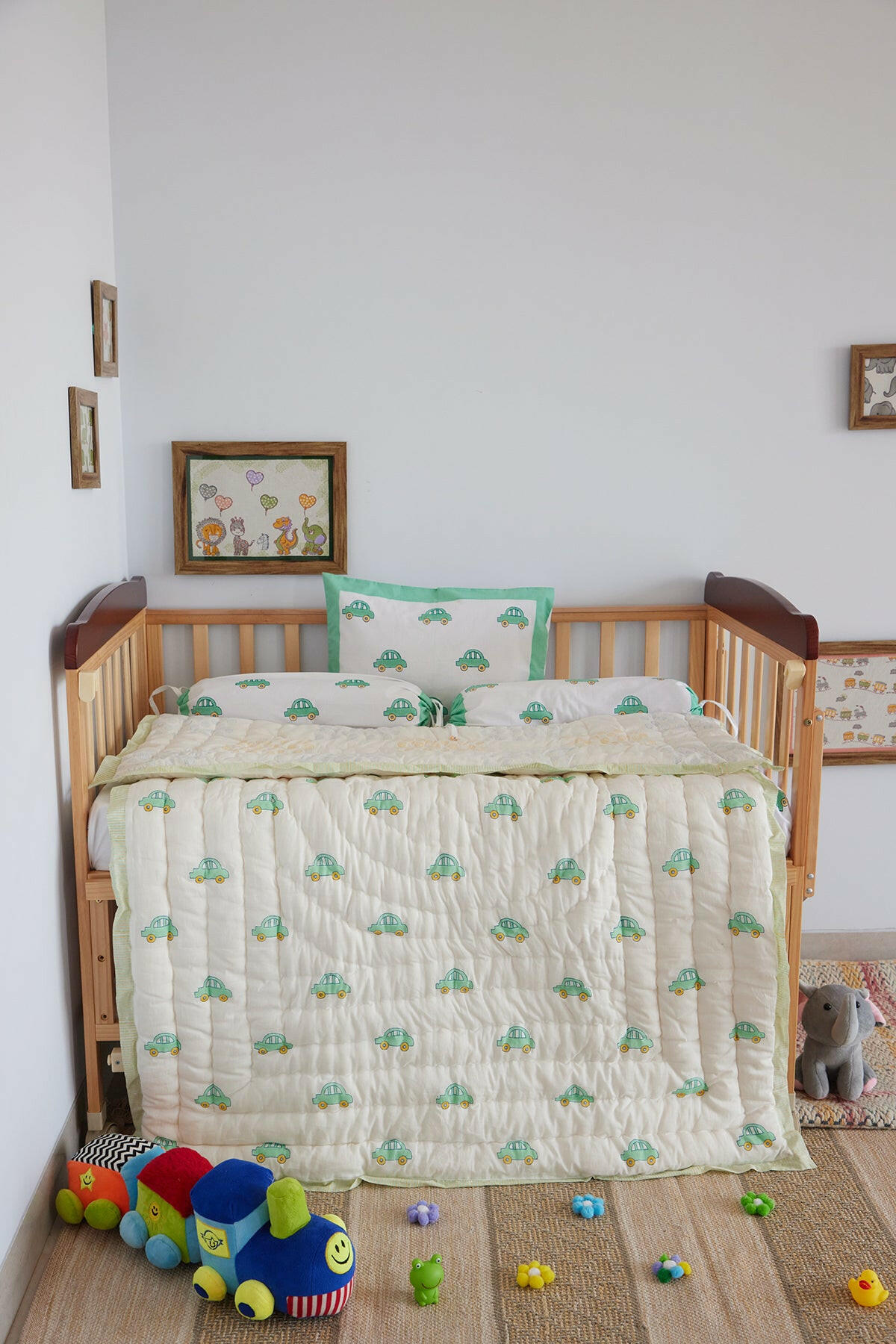 Holiday Green Car Cot Set