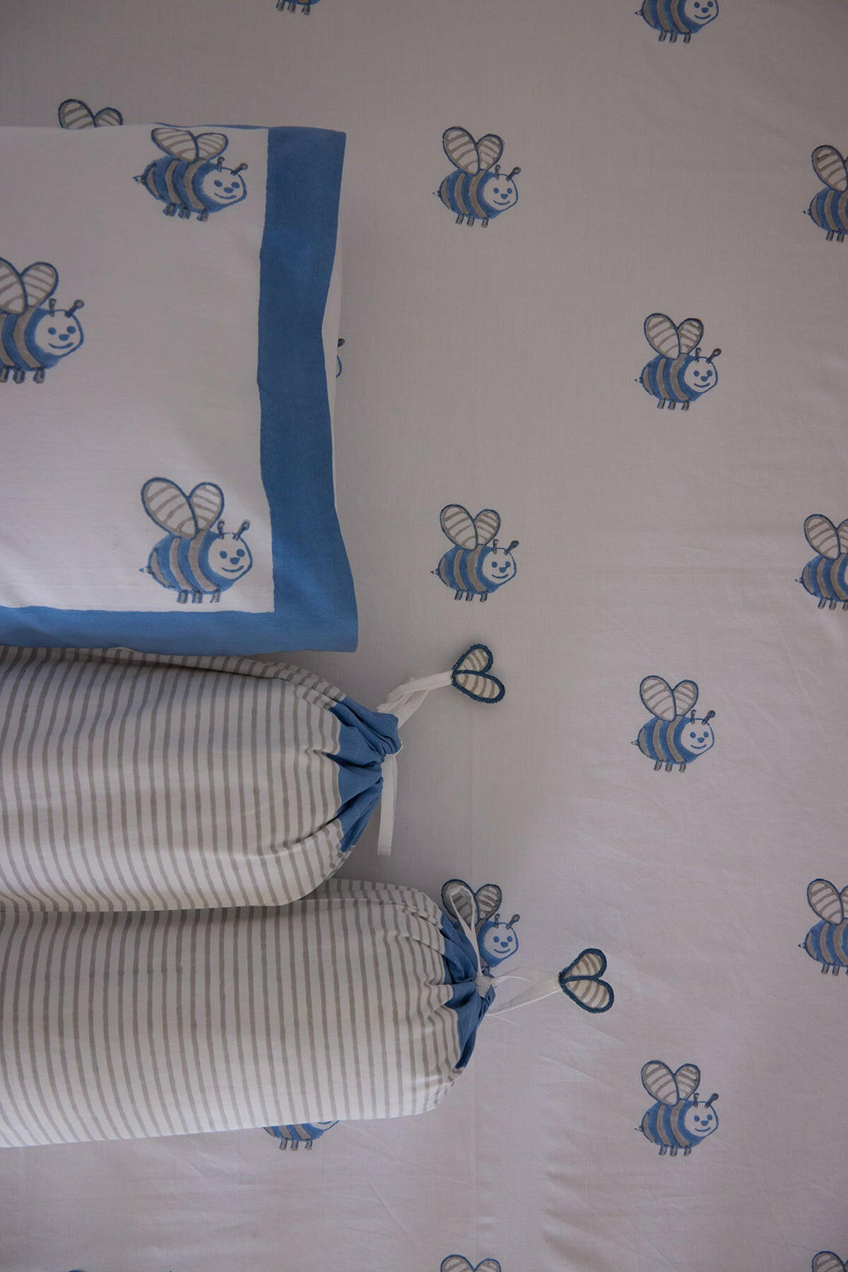 Buzzy Bee Cot Set
