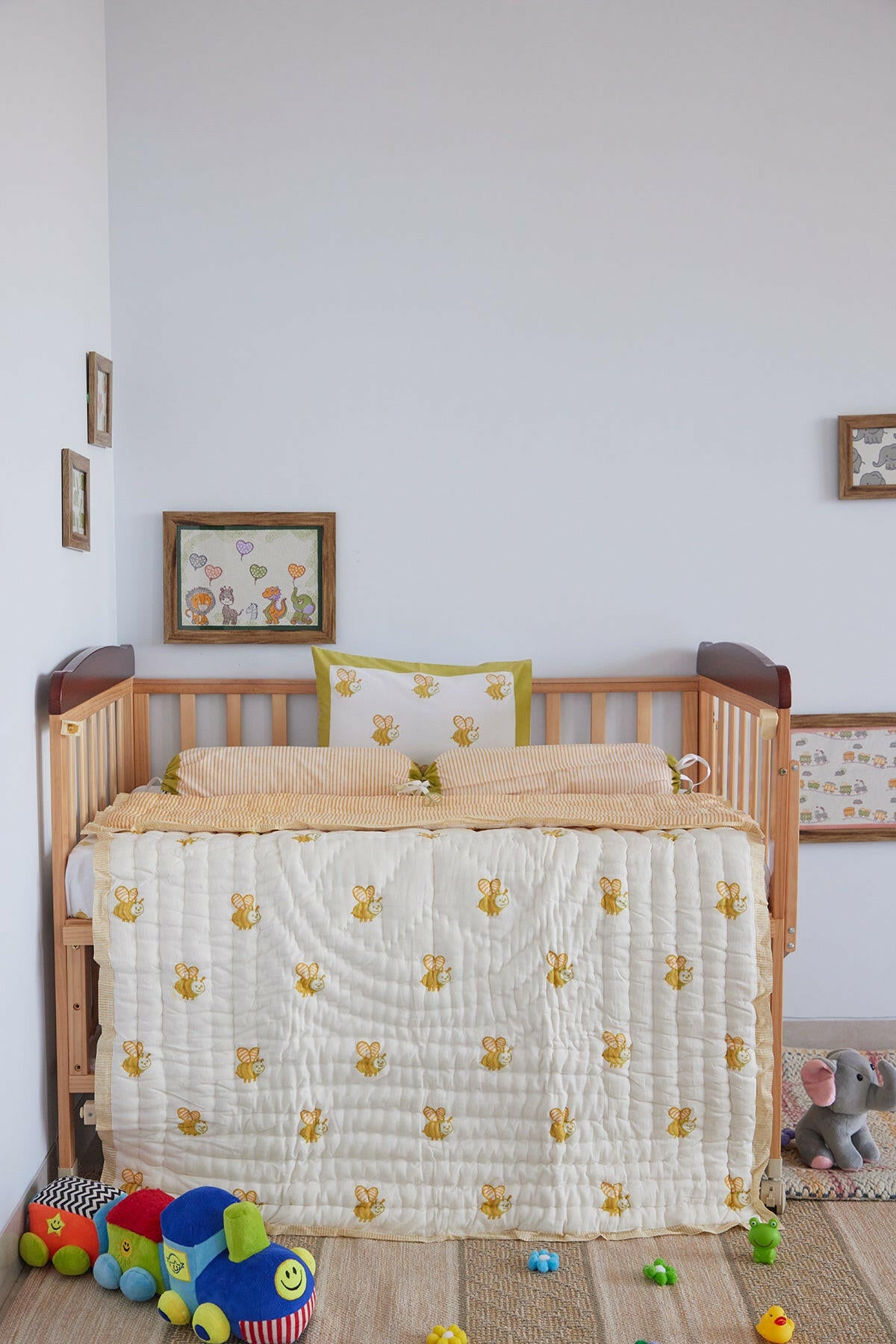 The Queen Bee Cot Set