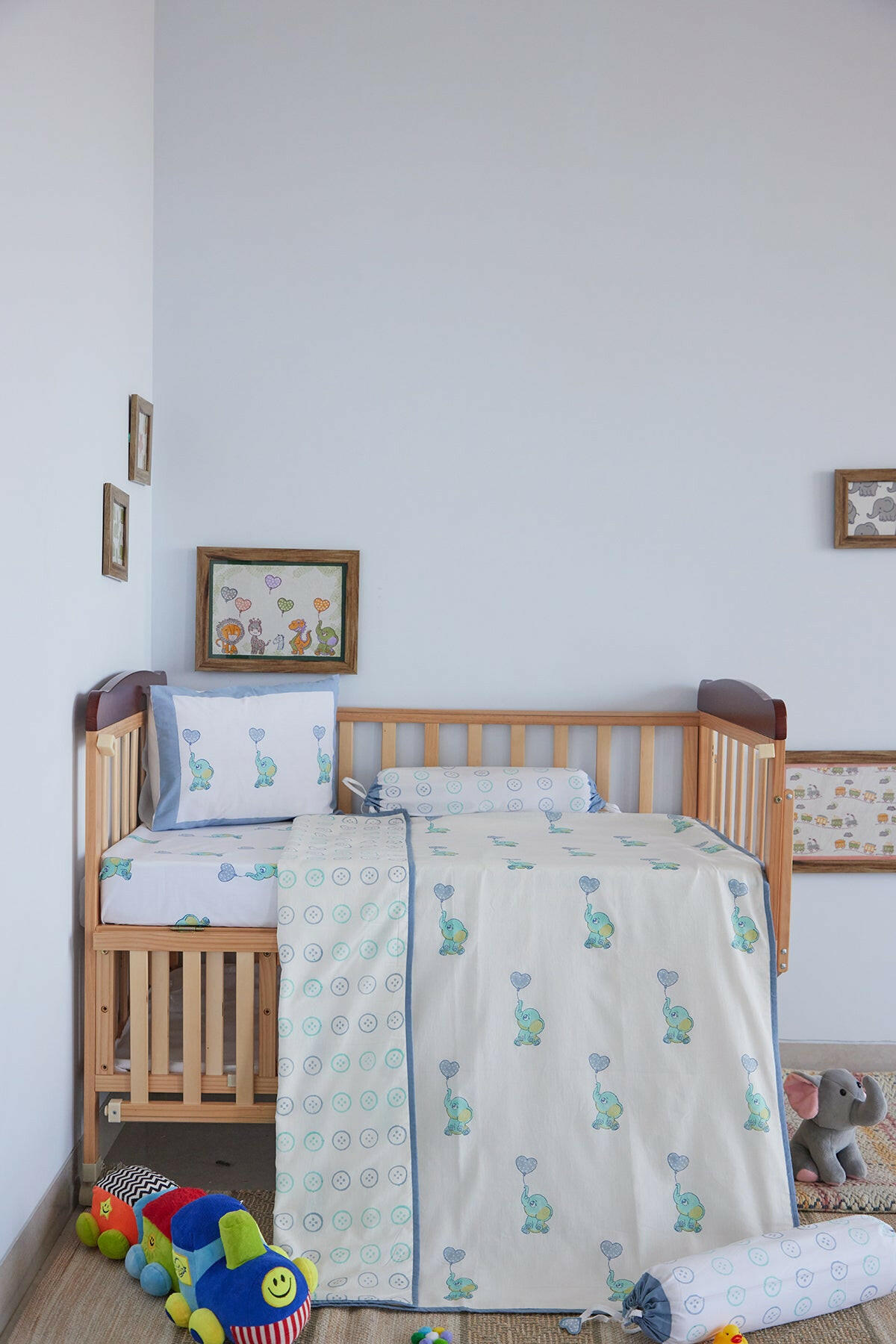 Jumbo Junior Cot Set