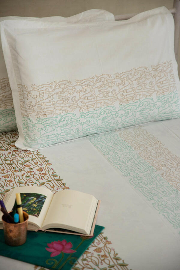 Carmine & Caramel Lotus Pure Cotton Bedsheet