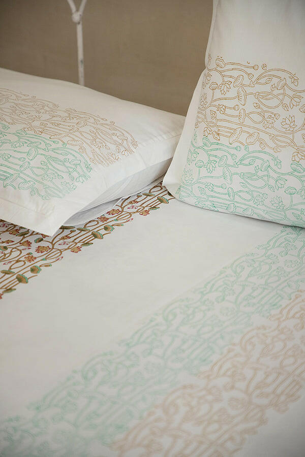 Carmine & Caramel Lotus Pure Cotton Bedsheet