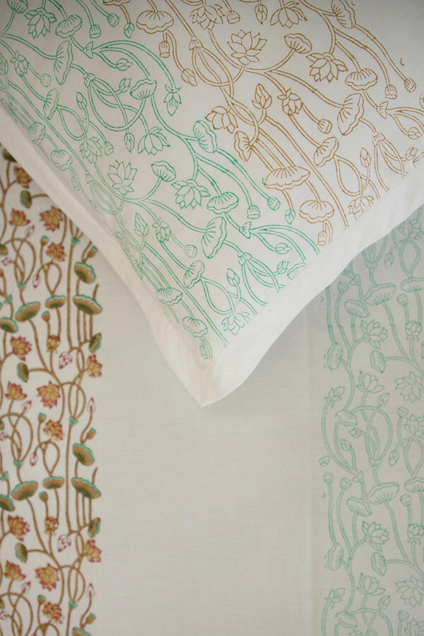 Carmine & Caramel Lotus Pure Cotton Bedsheet