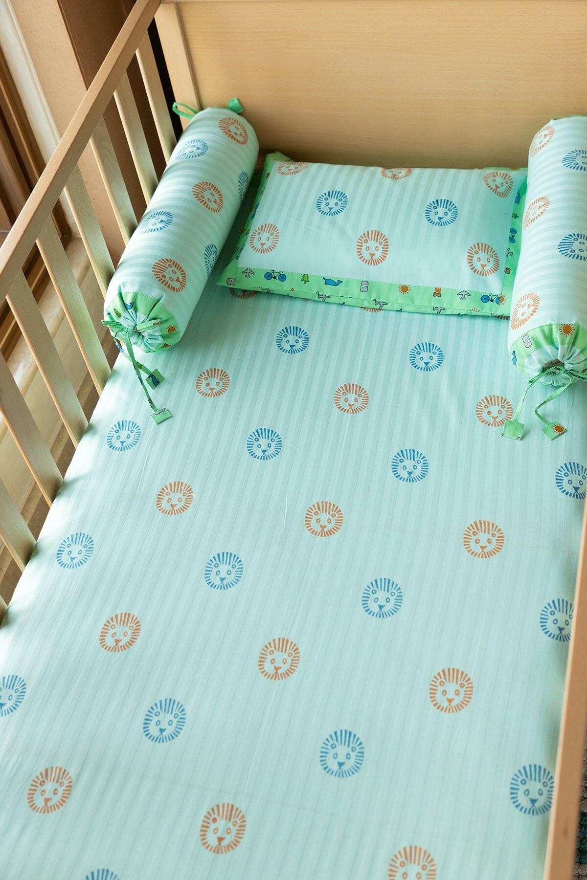 The Roar Cot Set