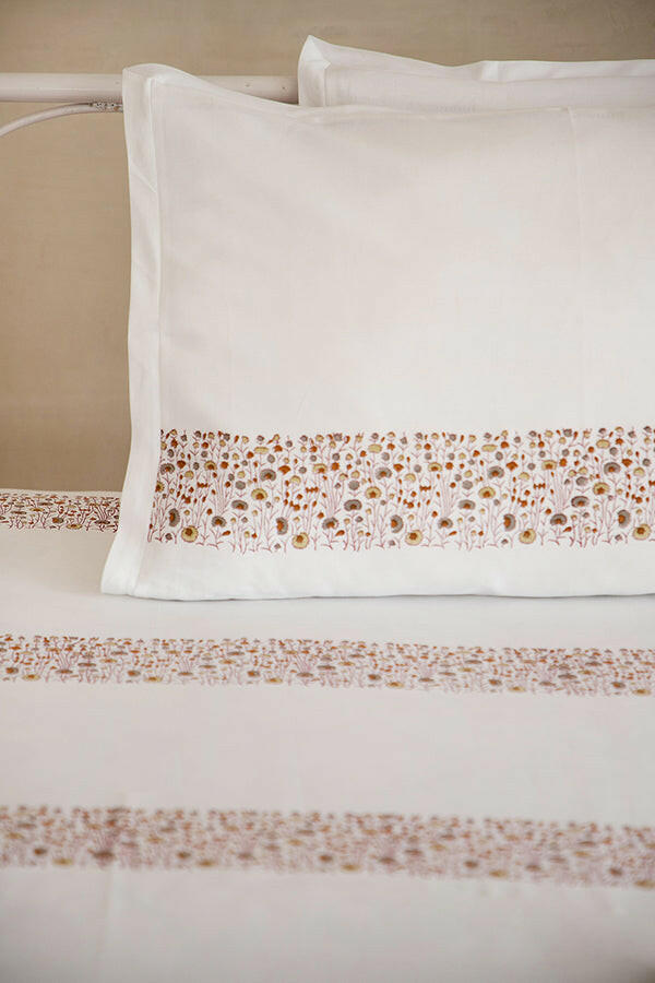 Ash & Gray Pansy Bedsheet - Adya