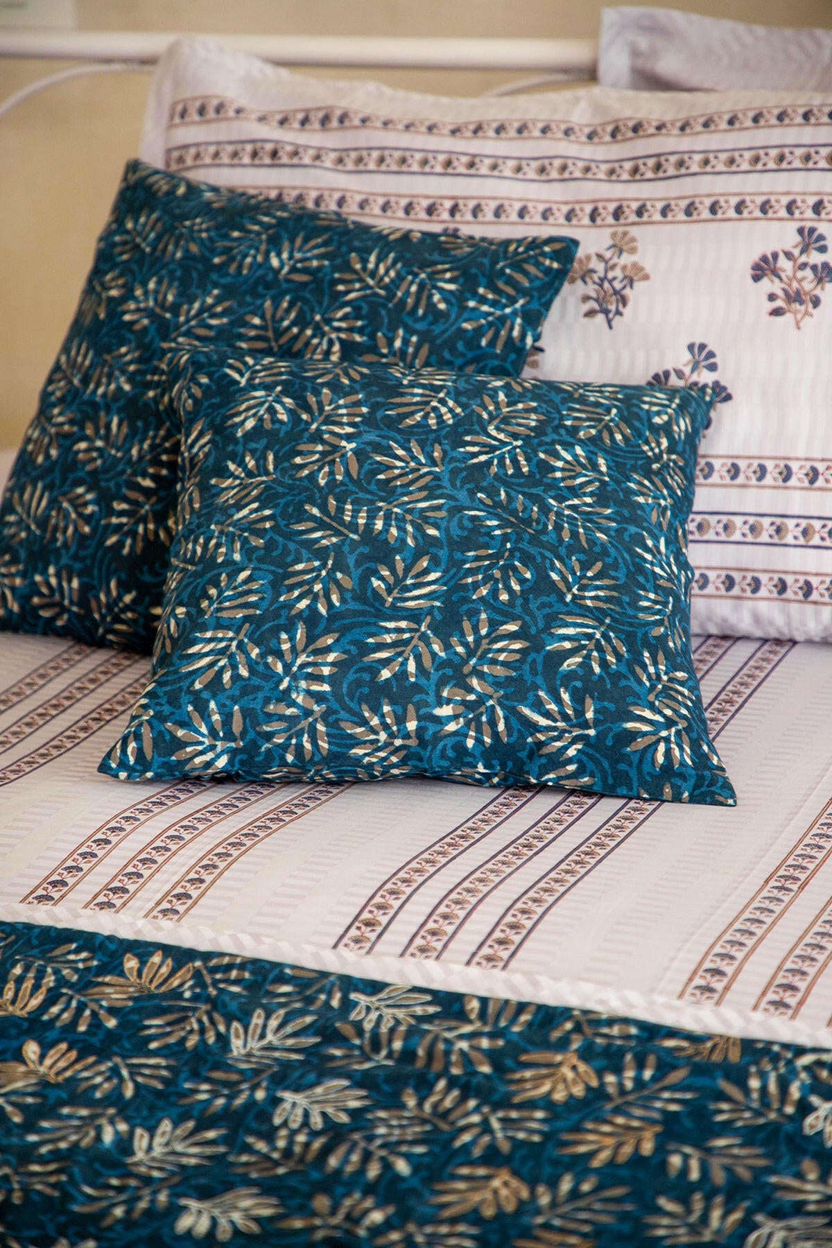 Sweet Lilac & Eclipse Bedsheet with Runner