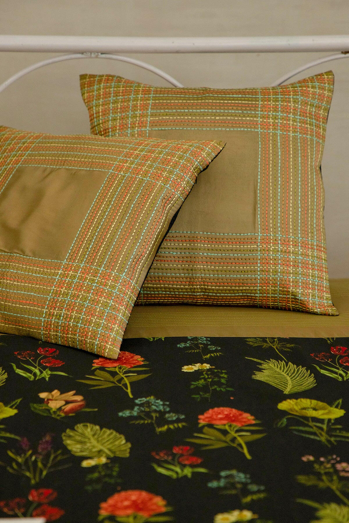 The Black Garden Premium Bedcover